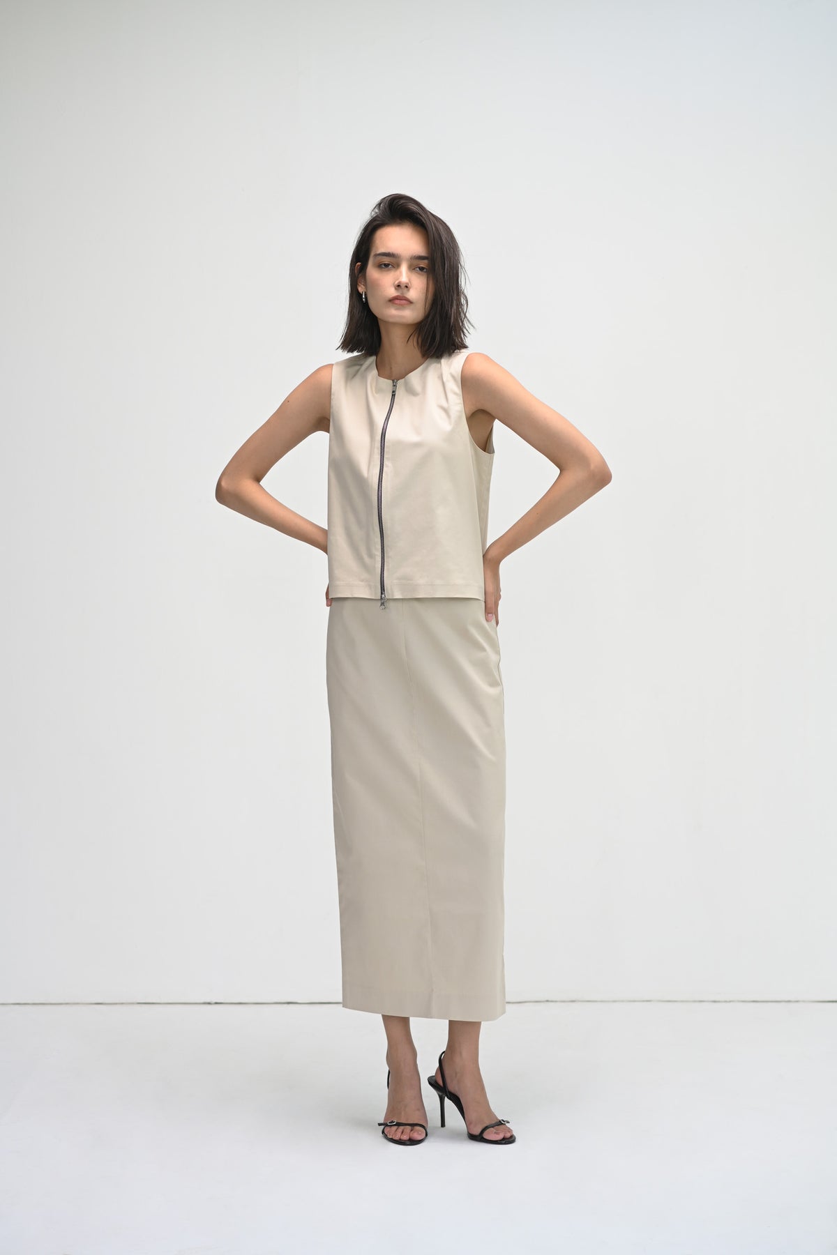 The  Canvas Zip Top