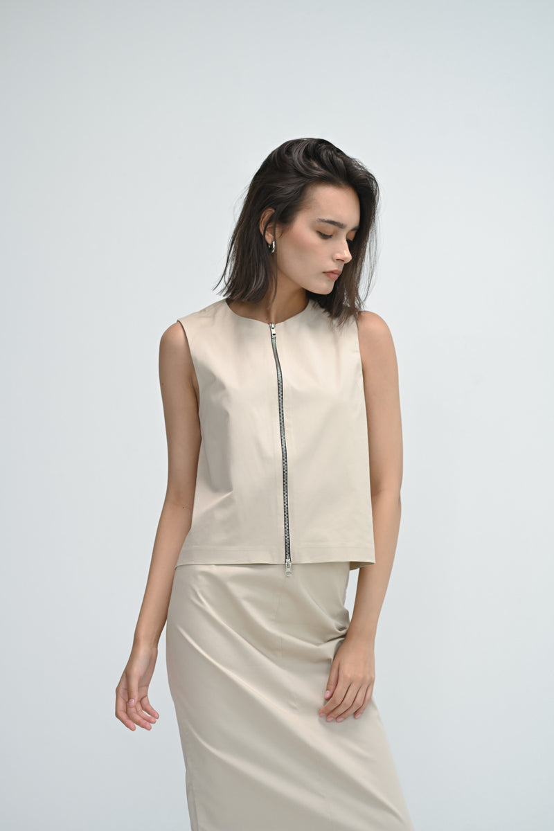 The  Canvas Zip Top